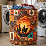 Chapeau de cow-boy au coucher du soleil dans le désert | Panier à linge matelassé