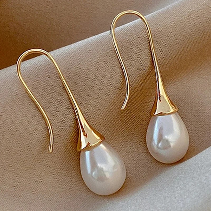 Classic Pearl Earrings Helena